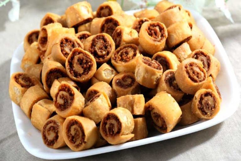 Bhakarwadi Recipe In Hindi ( बाकरवडी) 4 Bhakarwadi recipe in hindi